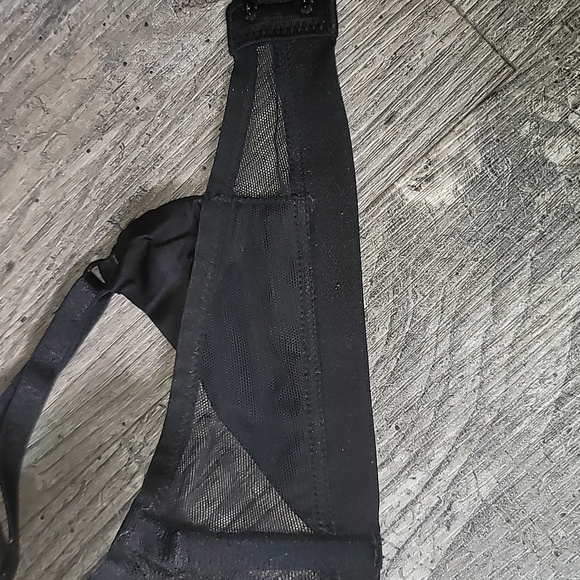 🔥 Victoria's Secret Bombshell Bra Lace & Strappy Detail 34B Pre-owned 🔥 - Picture 9 of 9